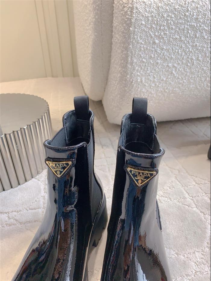 2025112818521980 370